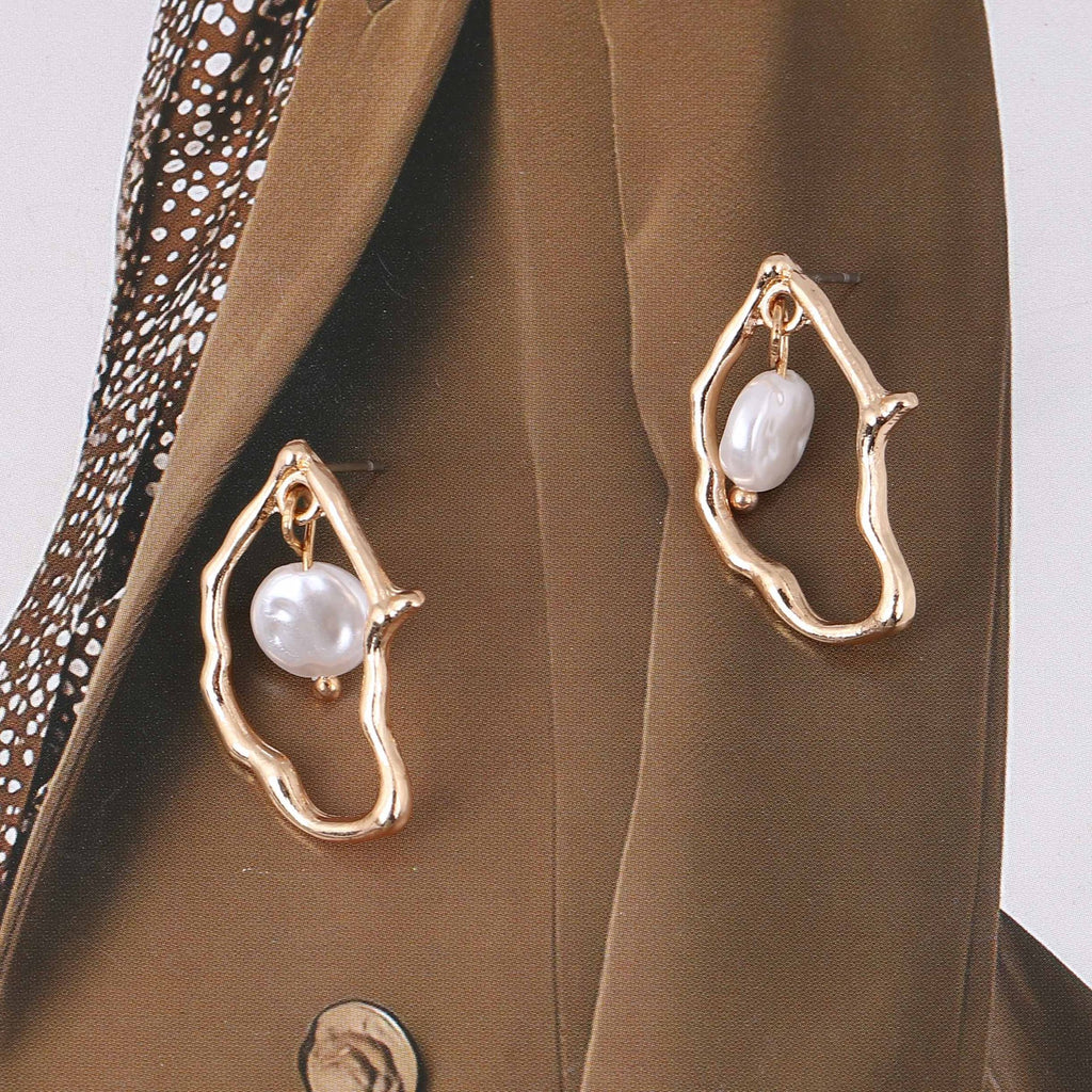 Charming Pearl Earring for Any Occasion