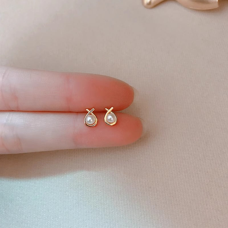 Beautiful Pearl Earring with Unique Style