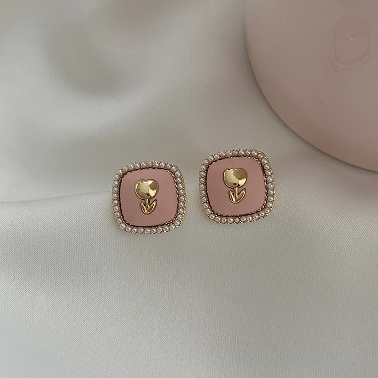 Beautiful Pearl Earring with Unique Style