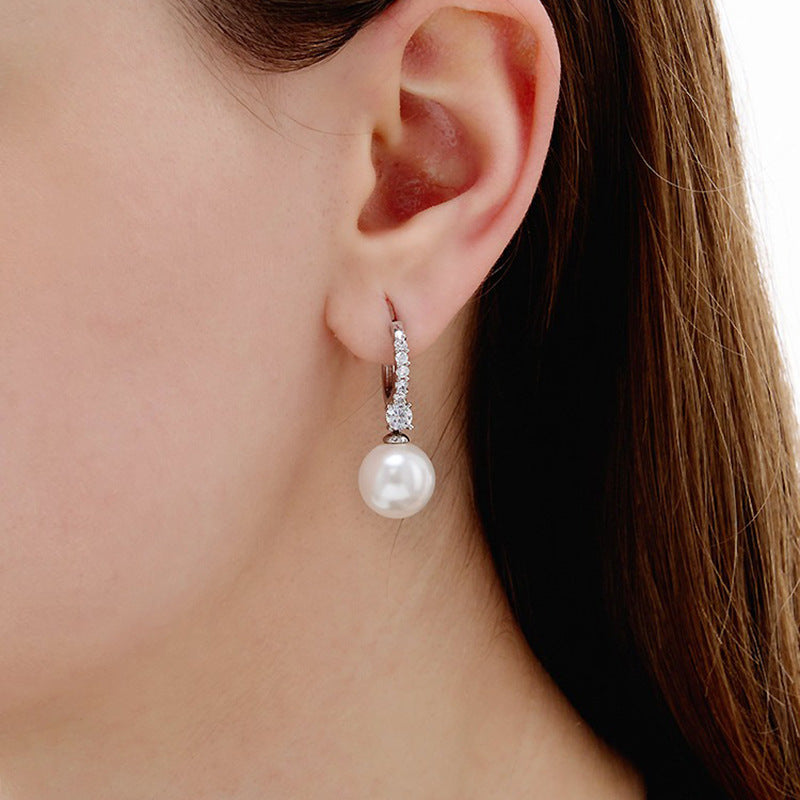 Charming Pearl Earring for Any Occasion