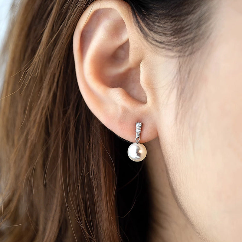 Charming Pearl Earring for Any Occasion