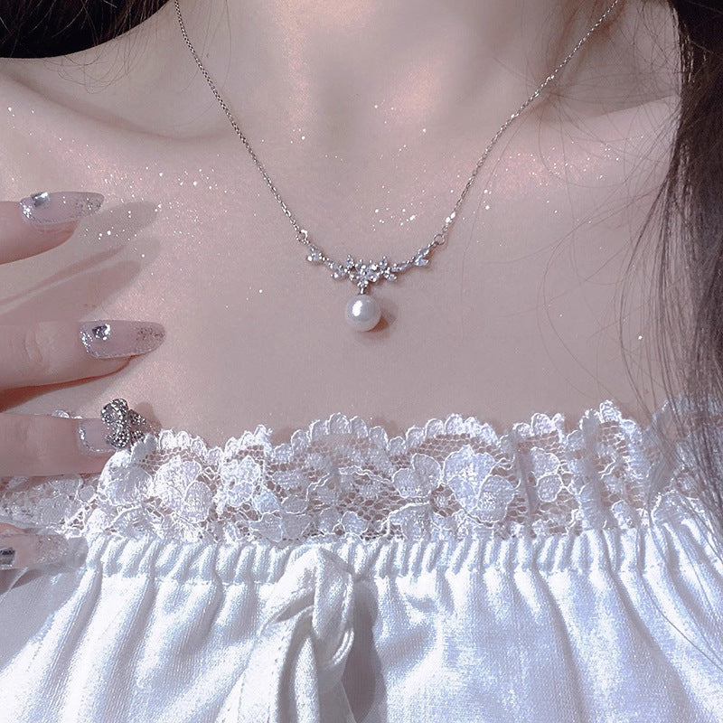 A Beautiful Pearl Necklace with Unique Style