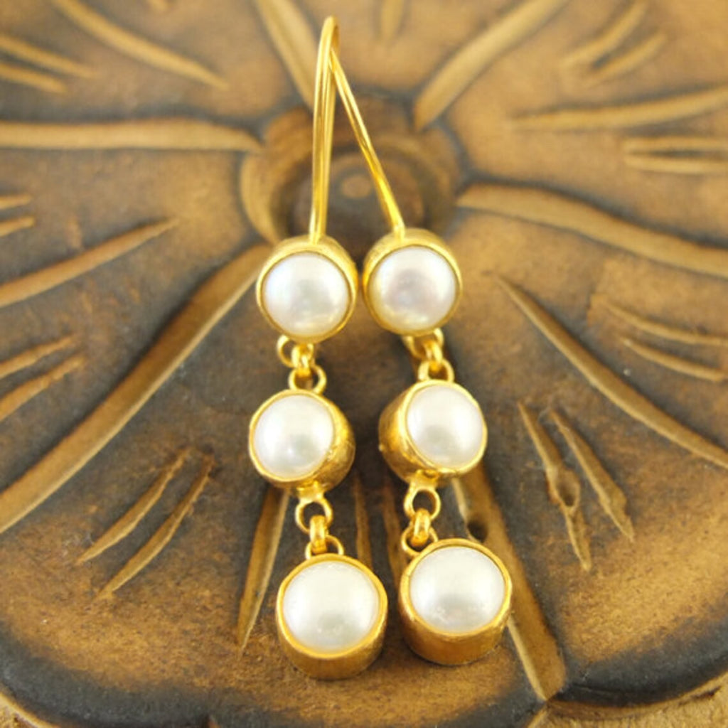 Classic Pearl Earring with Timeless Appeal
