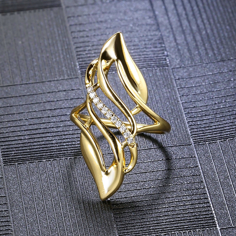 Classic Gold Ring with Timeless Appeal