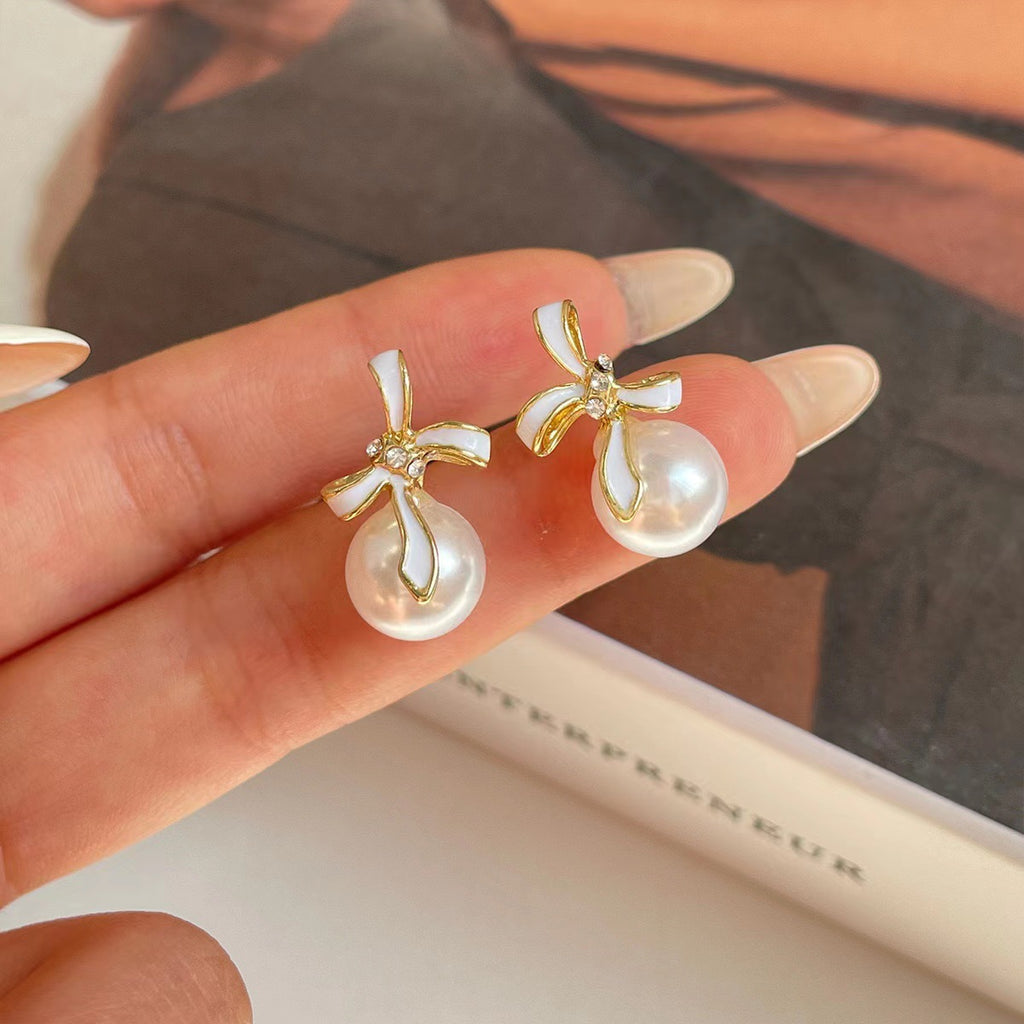 Beautiful Pearl Earring with Unique Style