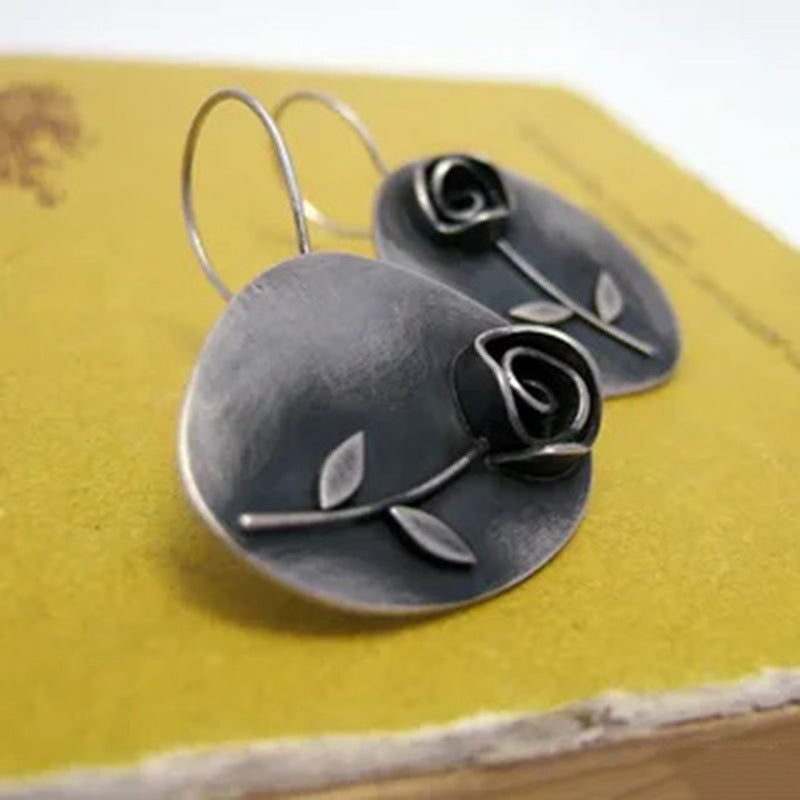Charming Silver Earring for Any Occasion
