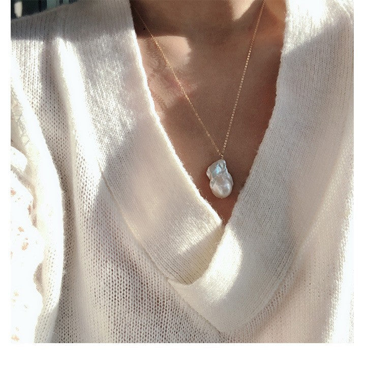 Beautiful Pearl Necklace with Unique Style