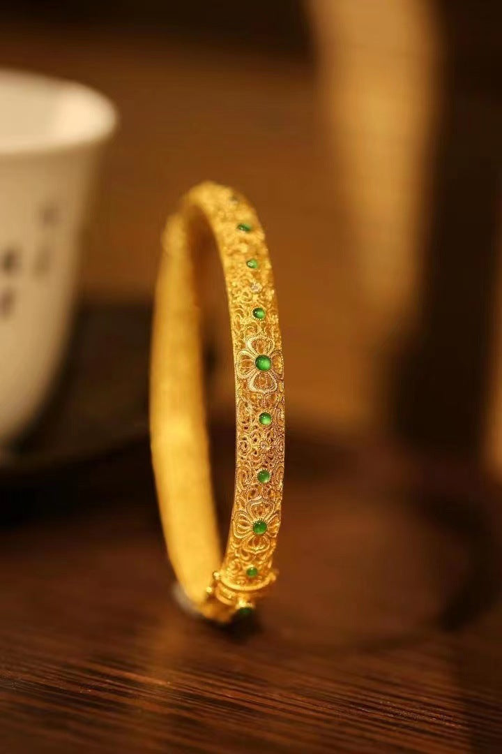 Charming Gold Bracelet for Any Occasion