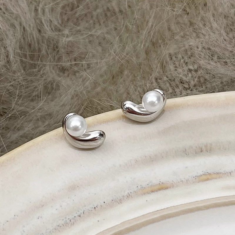 Beautiful Pearl Earring with Unique Style