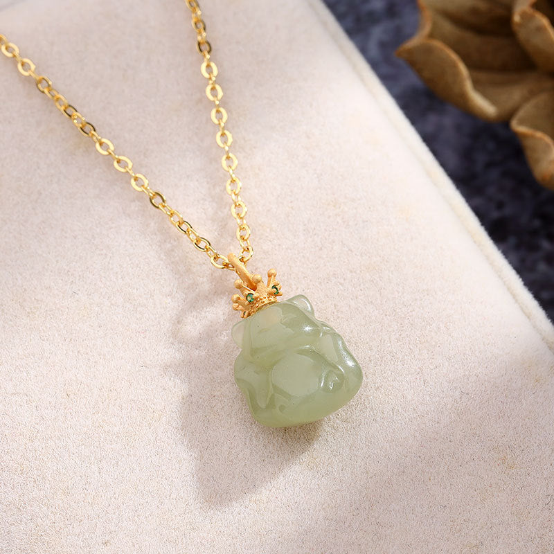 Beautiful Gold Necklace with Unique Style