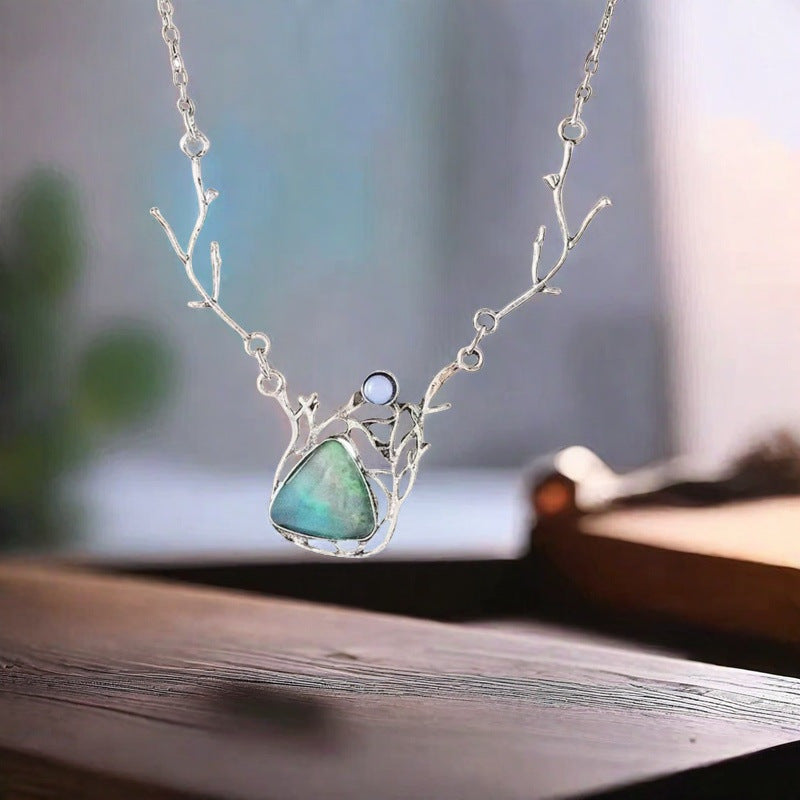 Elegant Pendant for Every Occasion