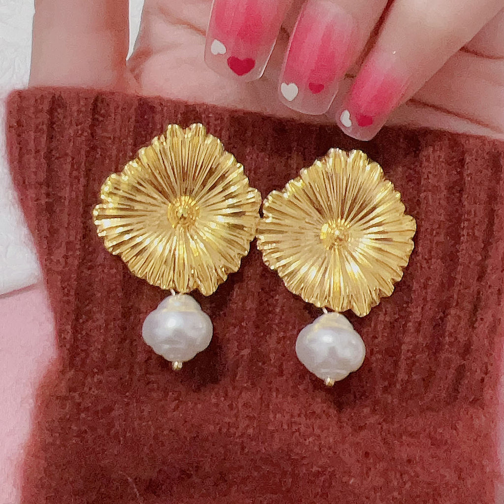 Vintage Handmade Gold Earring