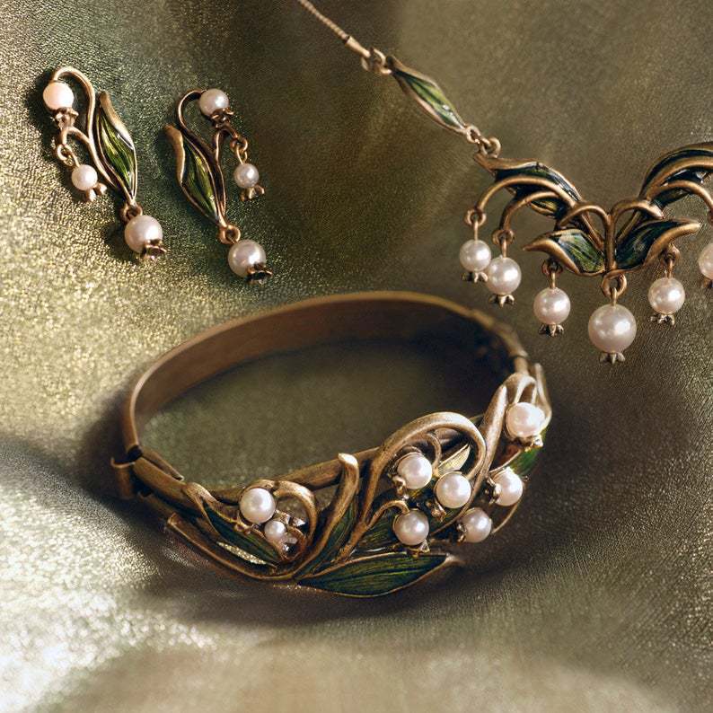 Beautiful Pearl Earring with Unique Style