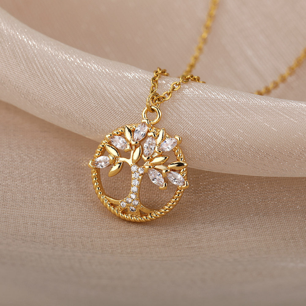 A Romantic Necklace for Special Moments