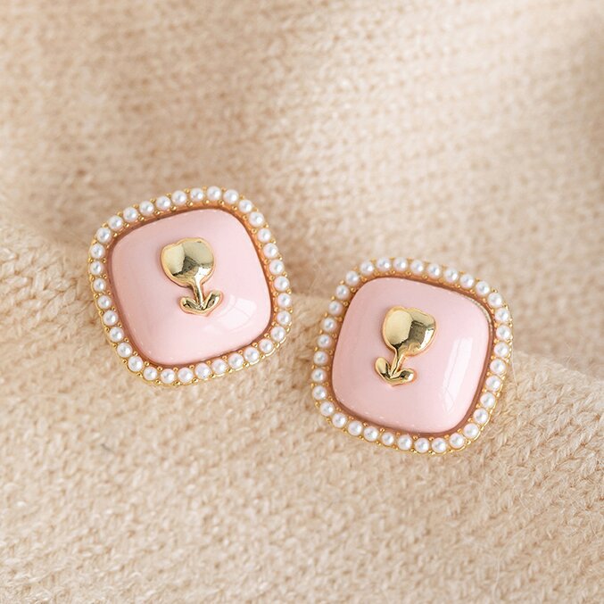 Beautiful Pearl Earring with Unique Style