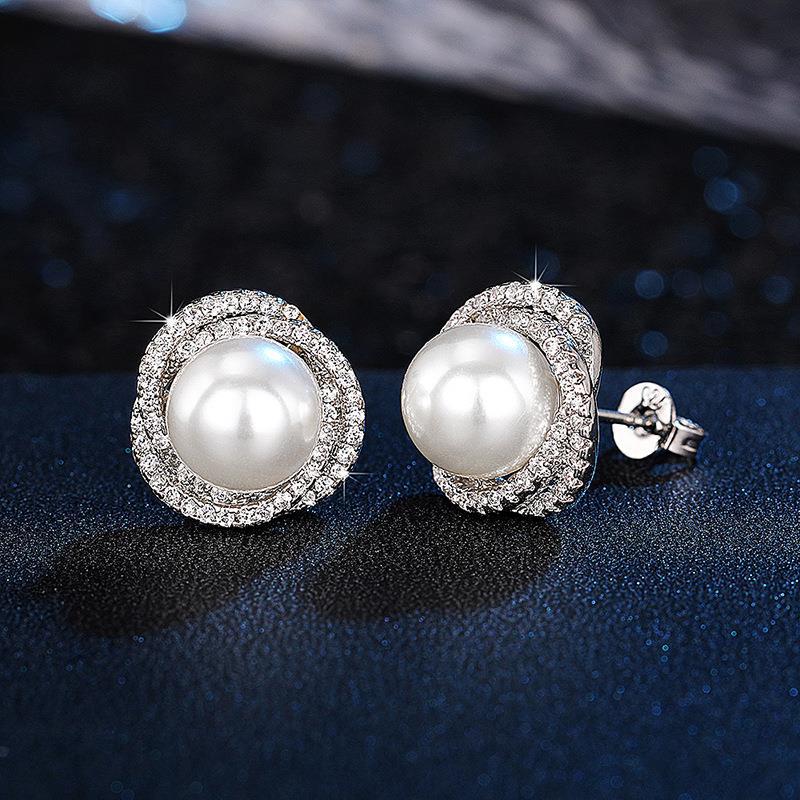 Charming Pearl Earring for Any Occasion