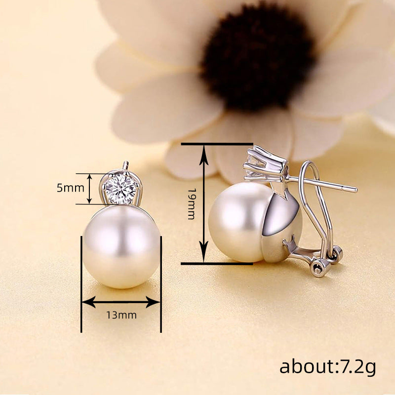 A Beautiful Pearl Earring with Unique Style