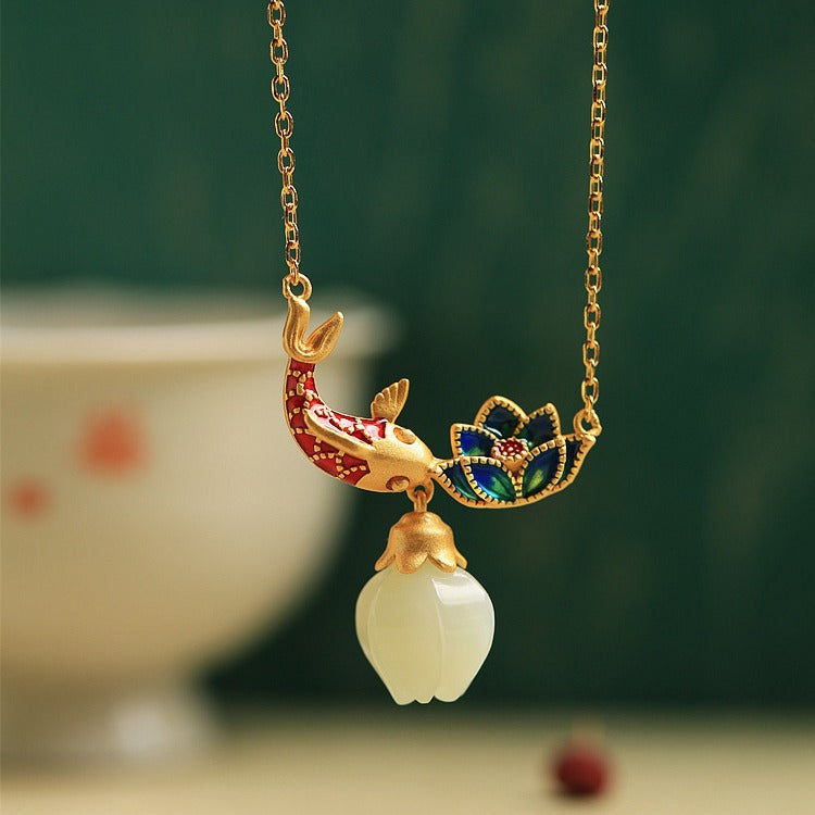 Beautiful Gold Necklace with Unique Style