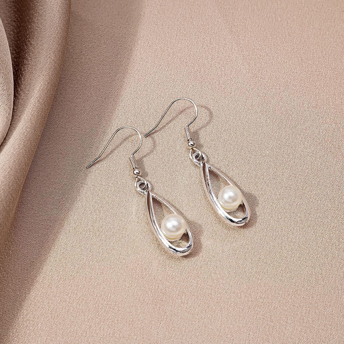 Charming Pearl Earring for Any Occasion