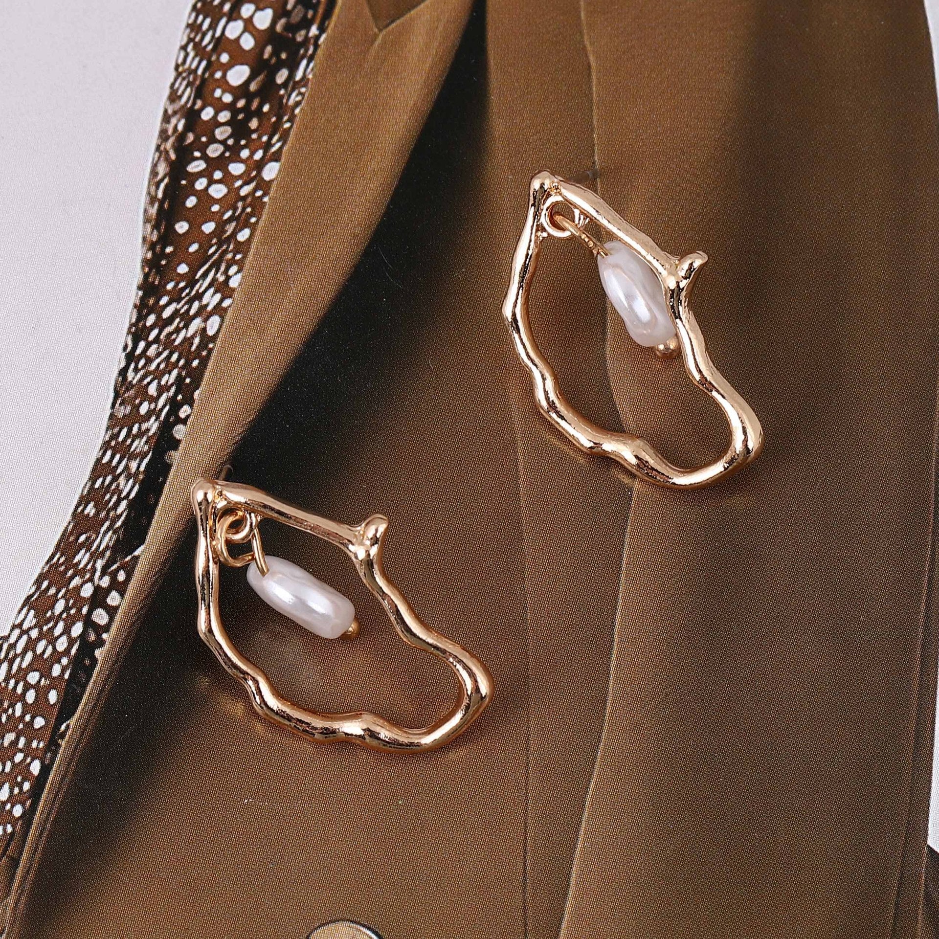 Charming Pearl Earring for Any Occasion