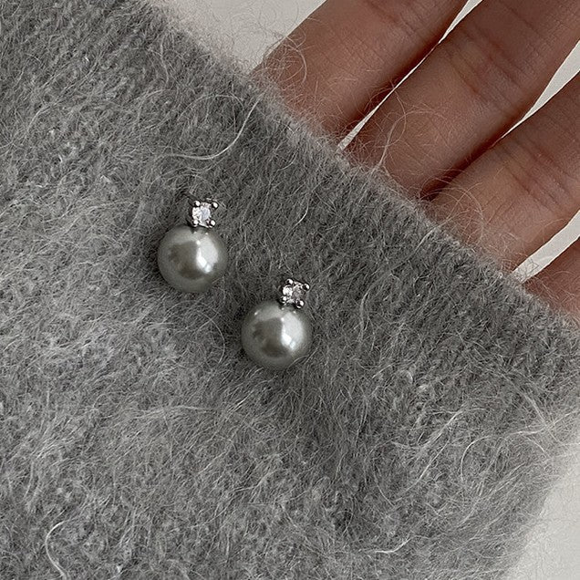 Beautiful Pearl Earring with Unique Style