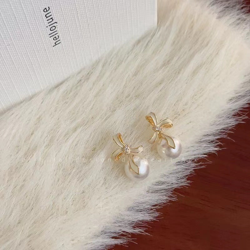 Beautiful Pearl Earring with Unique Style