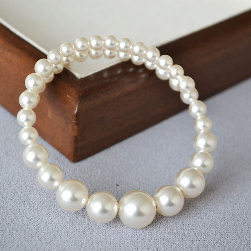 A Beautiful Pearl Bracelet with Unique Style