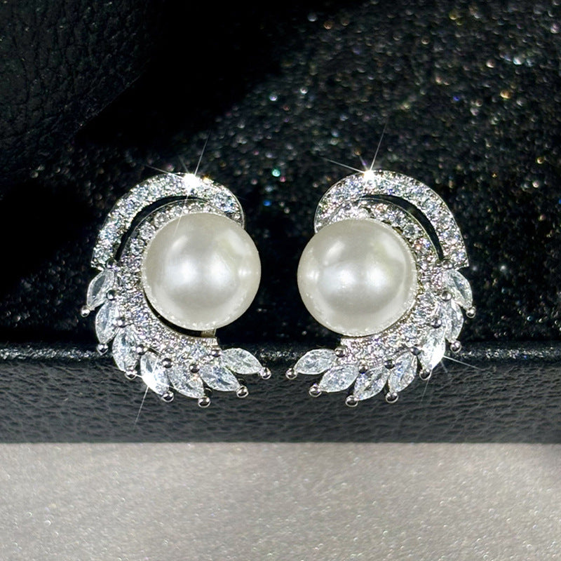 Charming Pearl Earring for Any Occasion