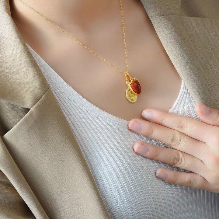 Beautiful Gold Necklace with Unique Style