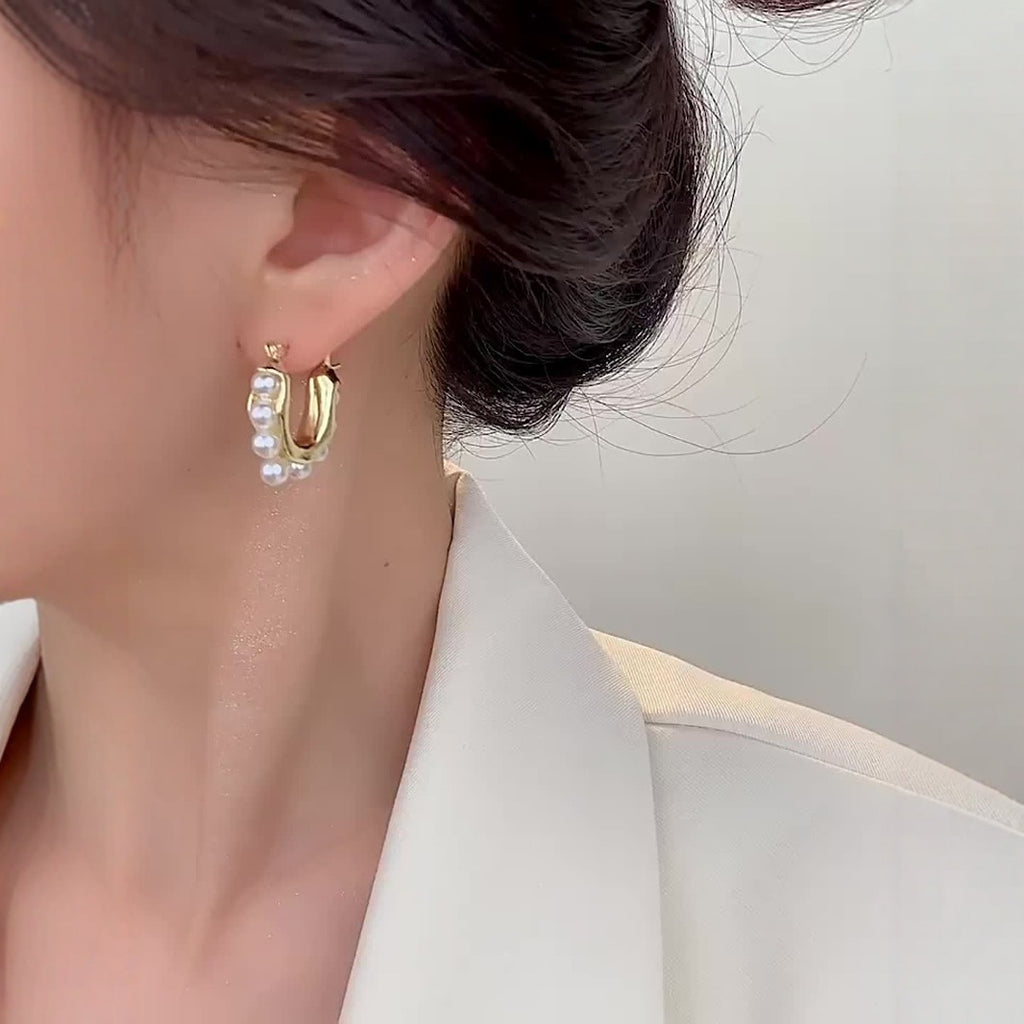 Beautiful Pearl Earring with Unique Style