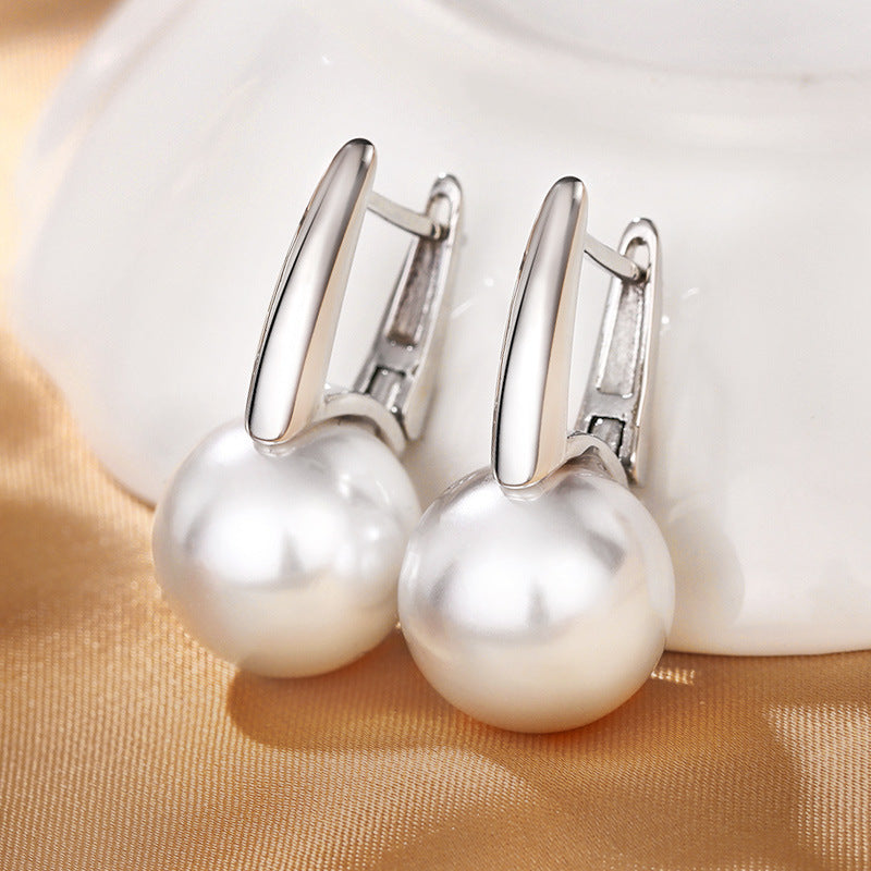 Charming Pearl Earring for Any Occasion