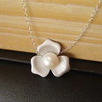 A Beautiful Pearl Necklace with Unique Style