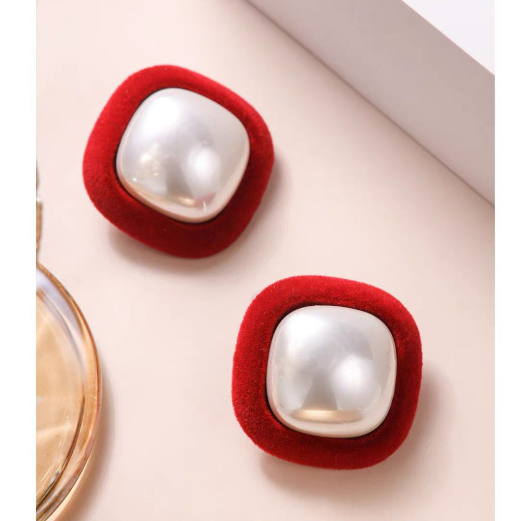 Beautiful Pearl Earring with Unique Style