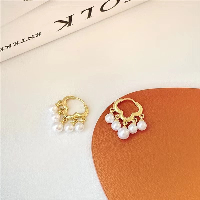 Beautiful Pearl Earring with Unique Style