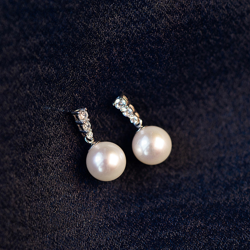 Charming Pearl Earring for Any Occasion