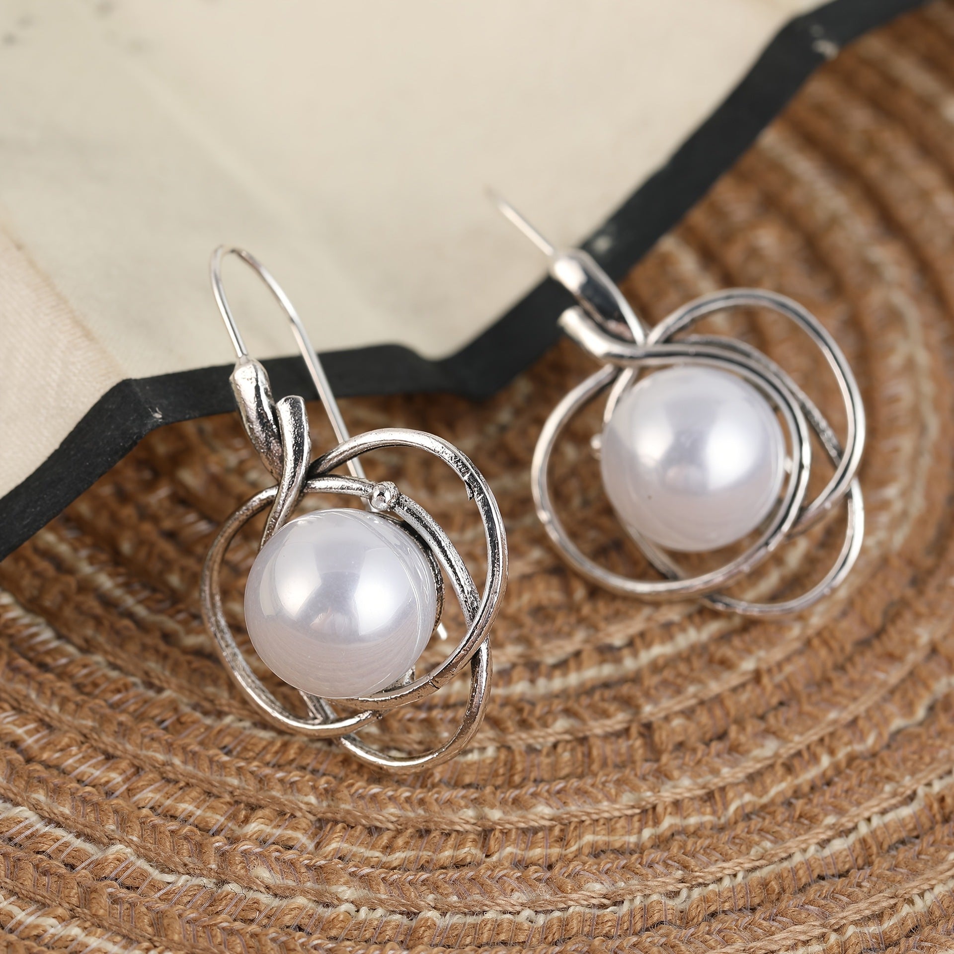 Beautiful Pearl Earring with Unique Style