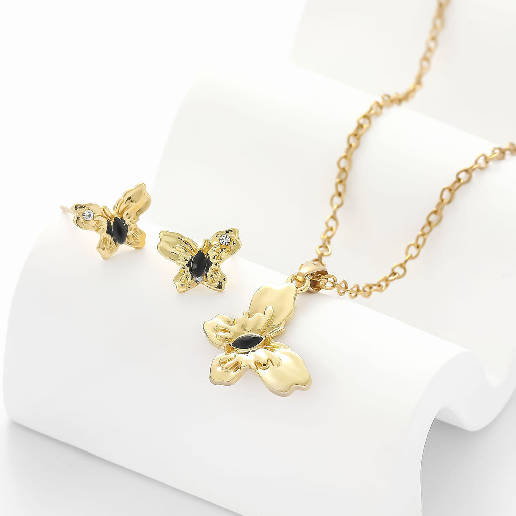 Beautiful Gold Necklace with Unique Style