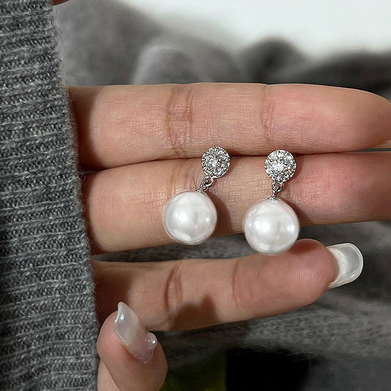 Beautiful Pearl Earring with Unique Style