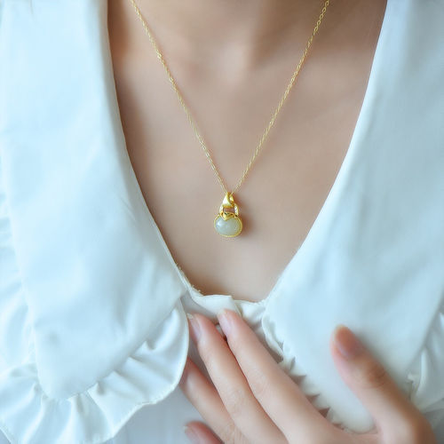 Stunning Silver Necklace for Daily Wear