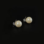 Beautiful Pearl Earring with Unique Style