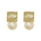 Charming Pearl Earring for Any Occasion