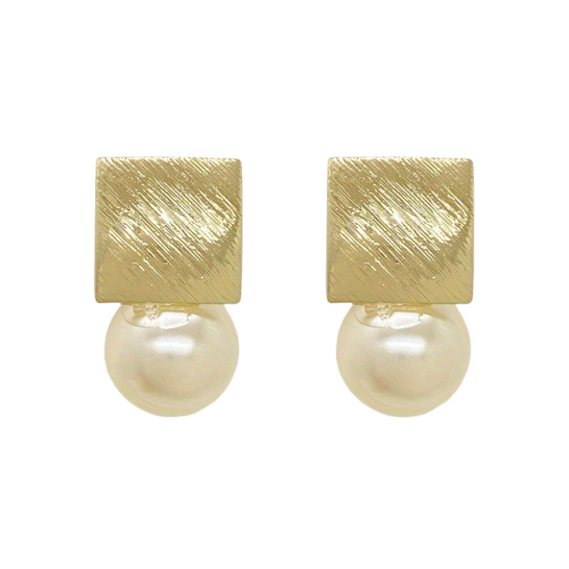 Charming Pearl Earring for Any Occasion