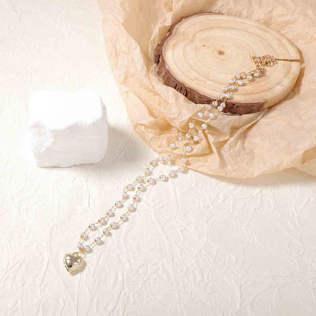 Beautiful Pearl Necklace with Unique Style