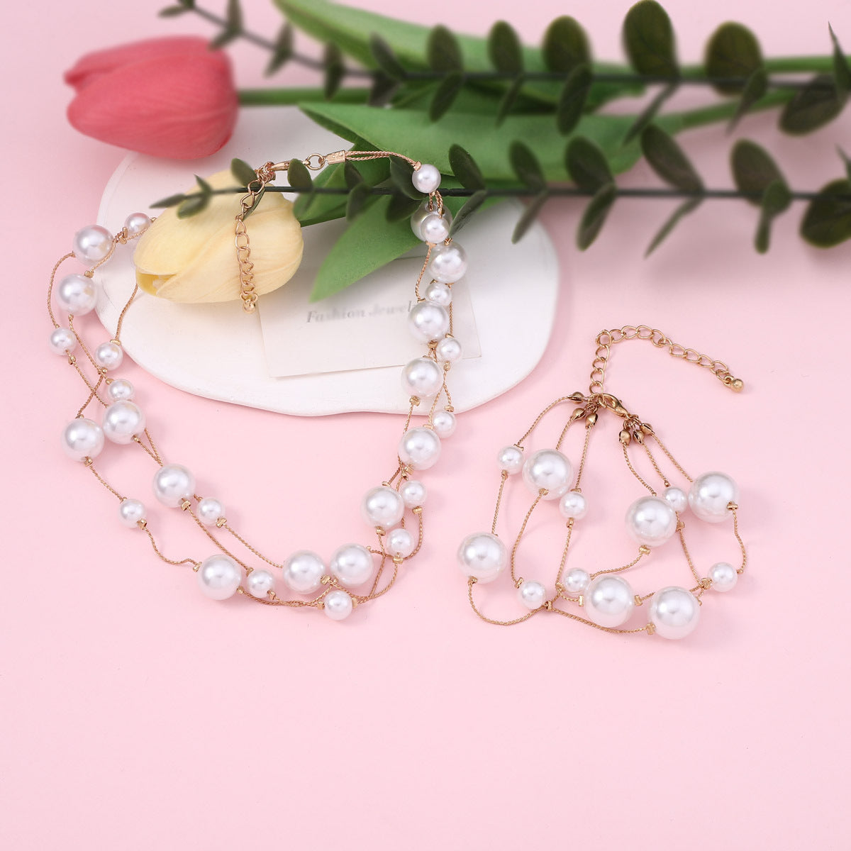 Beautiful Pearl Bracelet with Unique Style