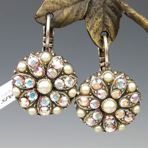 Charming Earring for Any Occasion