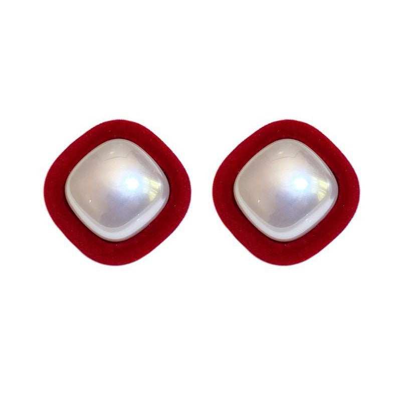 Beautiful Pearl Earring with Unique Style