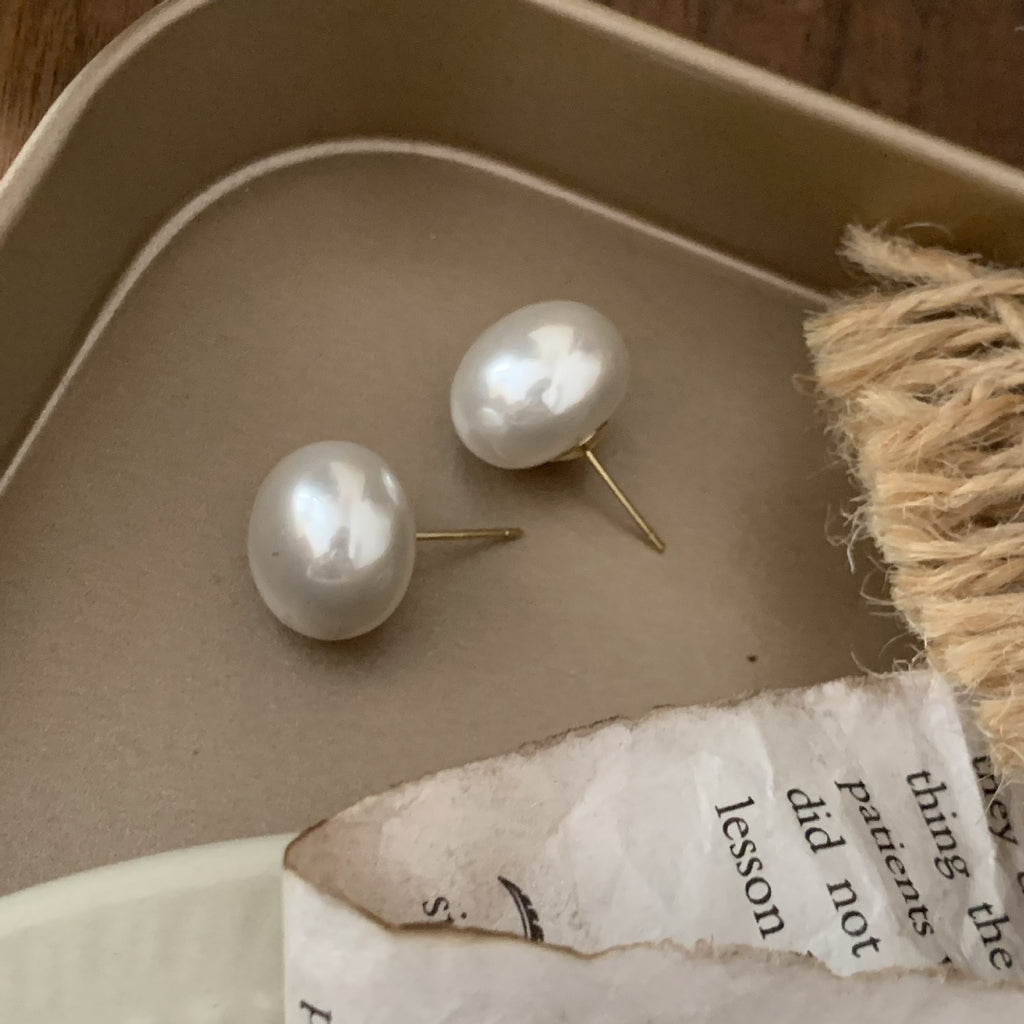Beautiful Pearl Earring with Unique Style