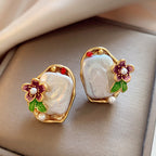 A Beautiful Pearl Earring with Unique Style