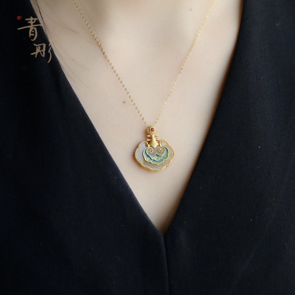 Beautiful Gold Necklace with Unique Style