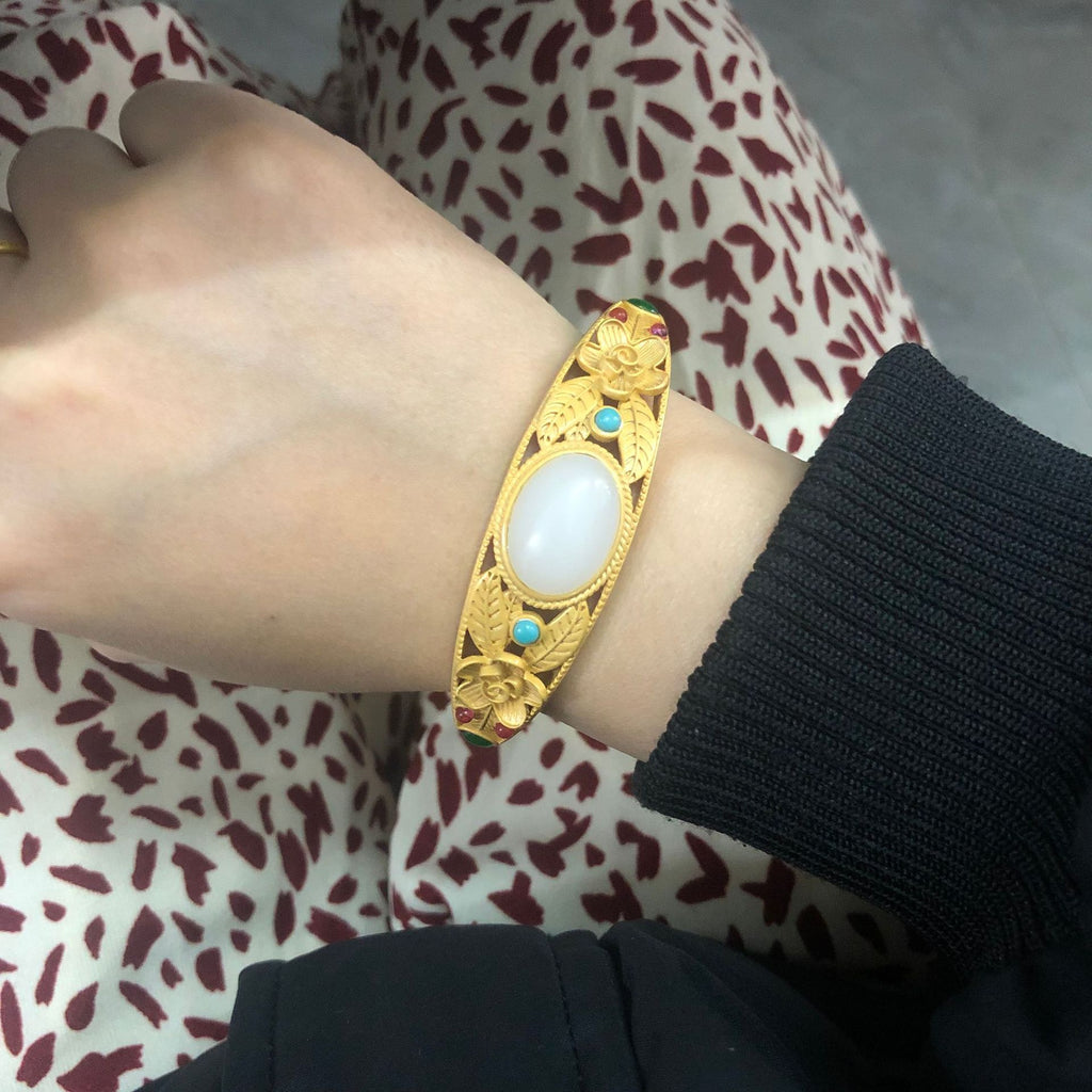 Beautiful Gold Bracelet with Unique Style